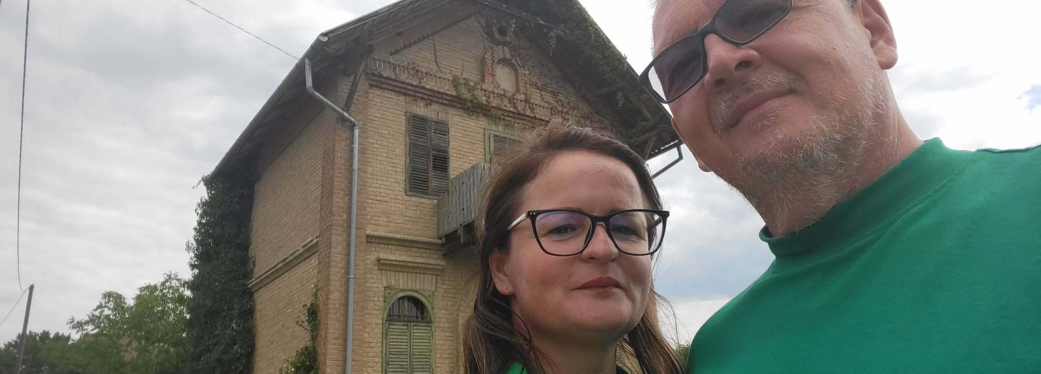 Szőlősorok Villányban, naplementében, a Csillagvölggyel a háttérben